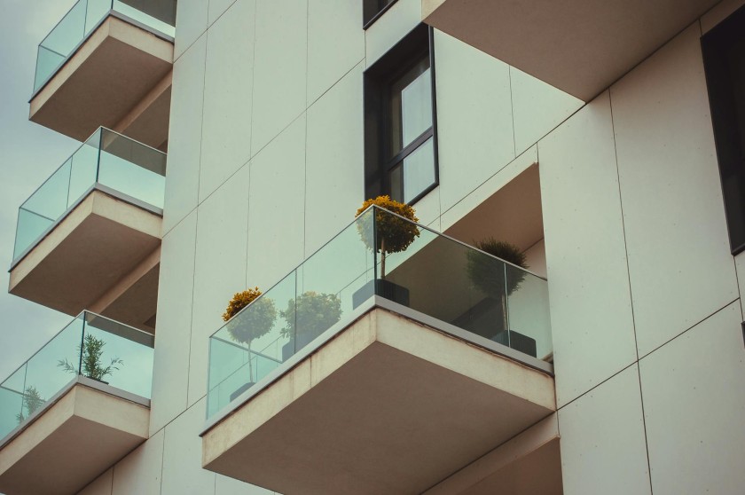 Prognóza cen bytů v Praze pro rok 2026: Vyplatí se koupě, nebo pronájem?